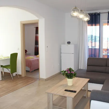 Pranjic Apartament *