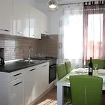 Pranjic Apartament *